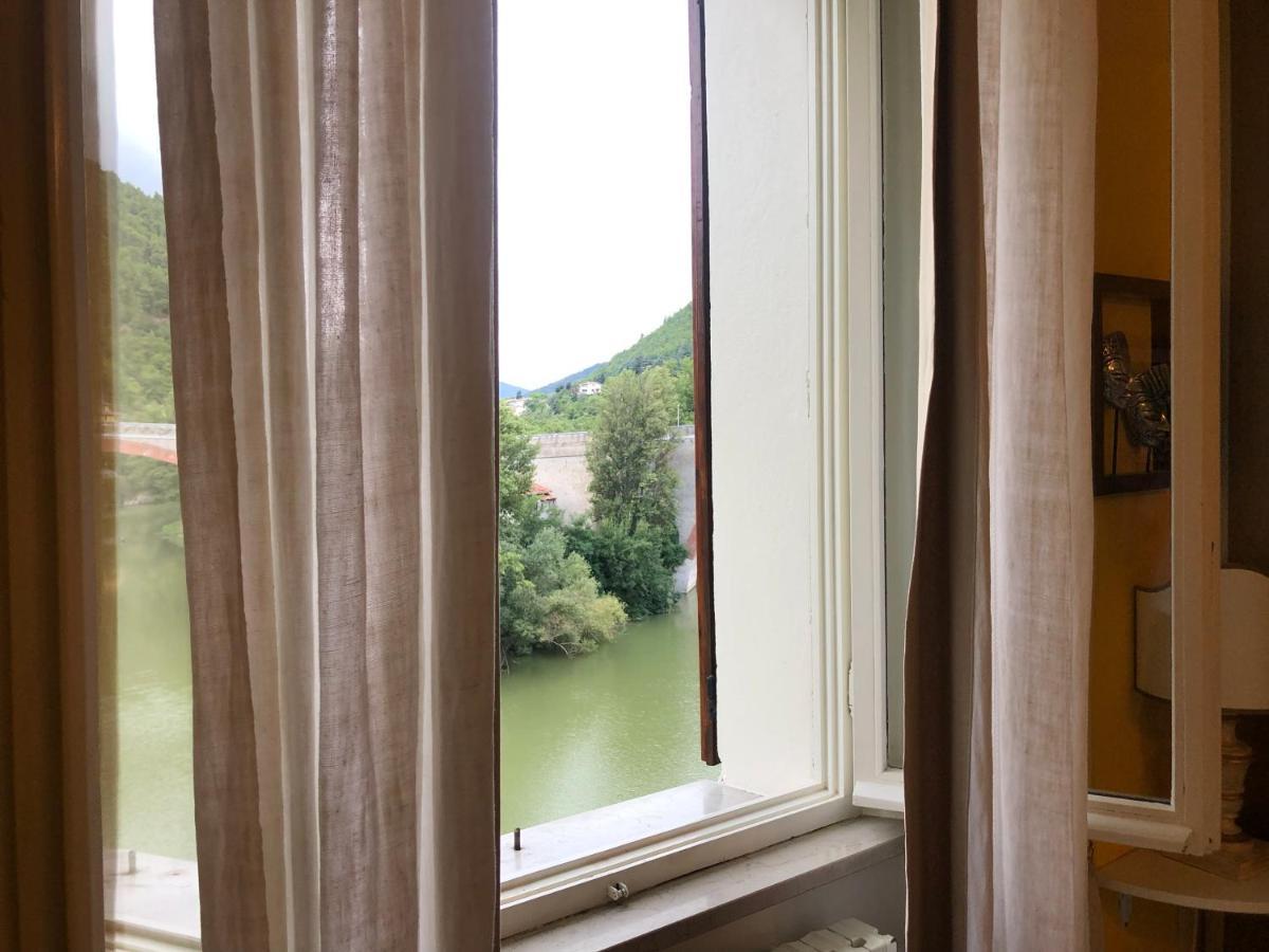 La Finestra Sul Fiume Acomodação com café da manhã Fossombrone Exterior foto