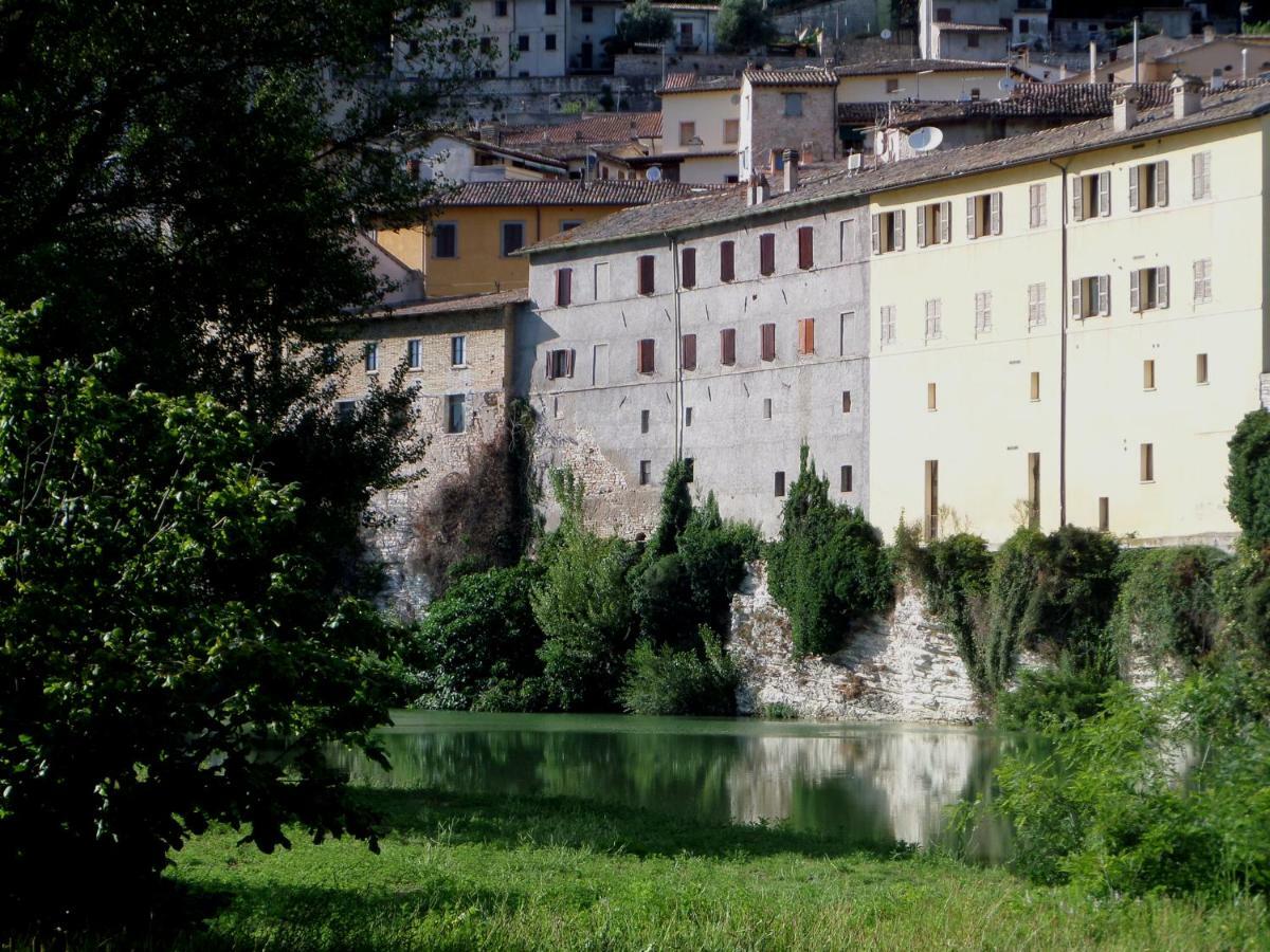 La Finestra Sul Fiume Acomodação com café da manhã Fossombrone Exterior foto