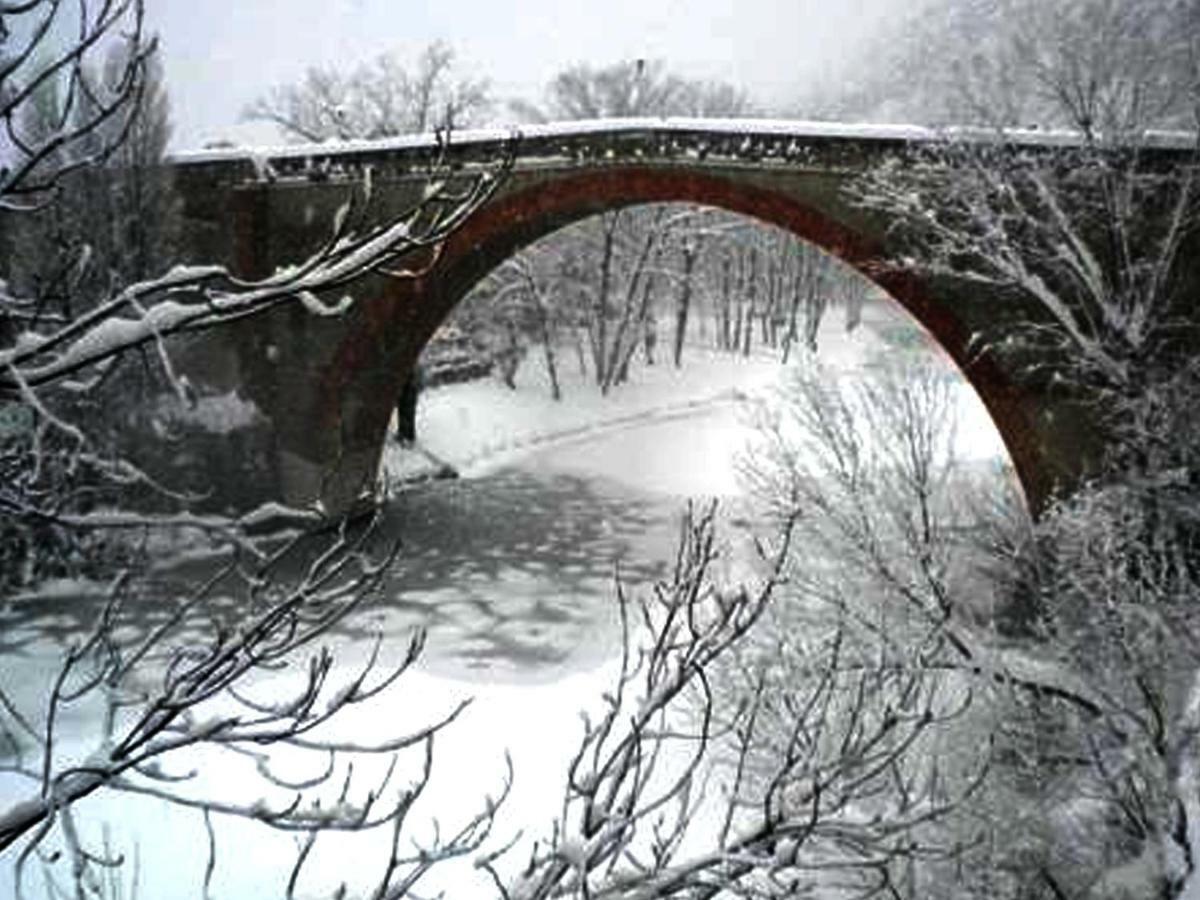 La Finestra Sul Fiume Acomodação com café da manhã Fossombrone Exterior foto